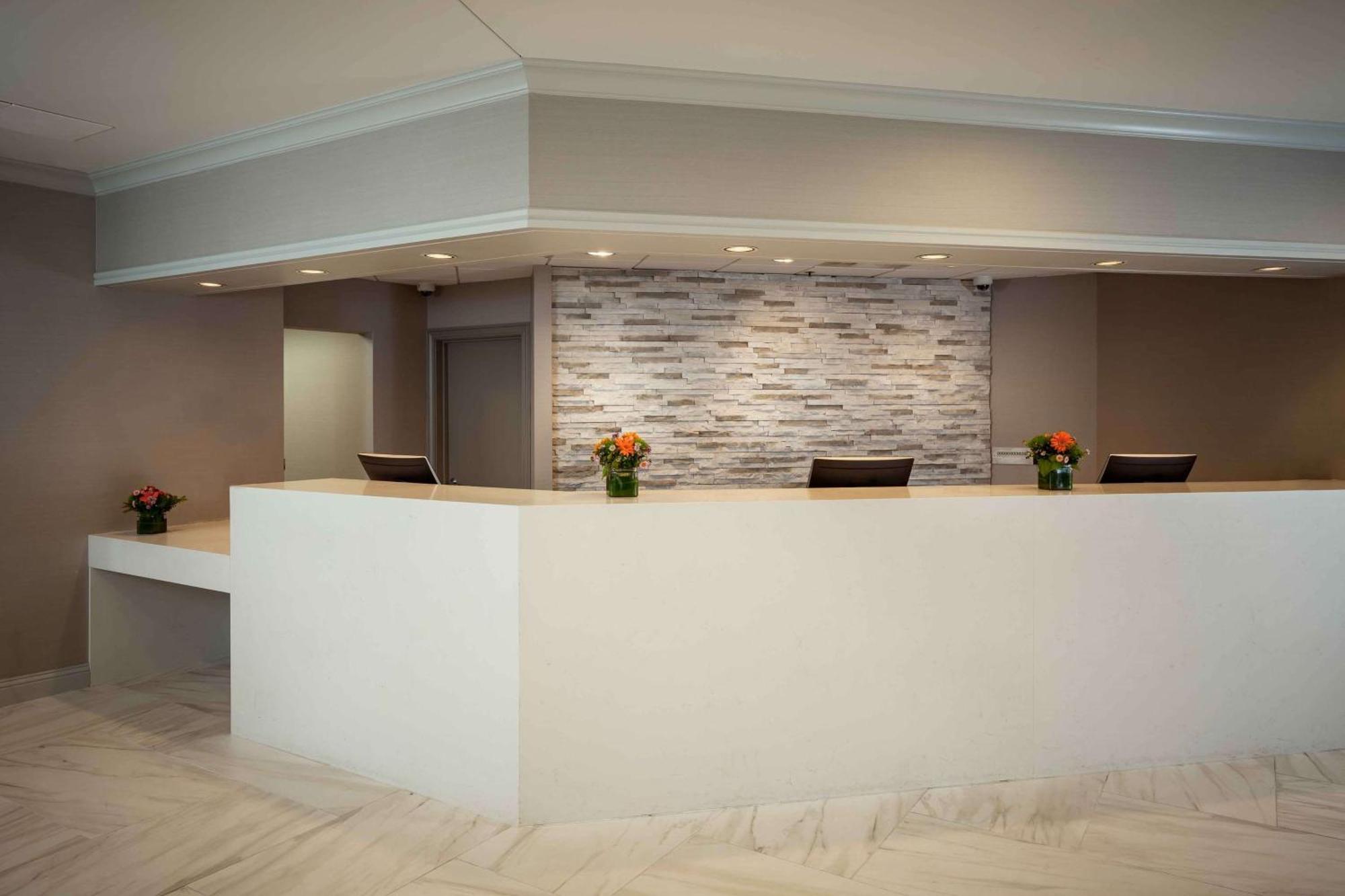 Hilton Suites Brentwood Exterior foto
